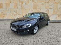 Gebraucht Volvo V60 Momentum 120 PS (88 kW) 2015 Blau Kombi