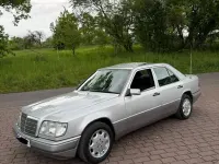 Gebraucht Mercedes E220 150 PS (110 kW) 1993 Silber Limousine