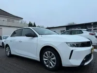 Używany Opel Astra Elegance 131 KM (96 kW) 2023 Biały Sedan/Limuzyna