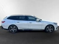 Gebraucht BMW 520 M Sport 208 PS (152 kW) 2025 Mineralweiß metallic Kombi