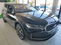 Neu Skoda Superb LAURIN & KLEMENT 265 PS (194 kW) 2025 Onyxschwarz Kombi