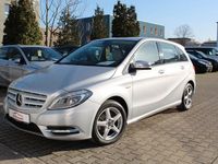 Gebraucht Mercedes B180 122 PS (89 kW) 2012 Silber Van / Kleinbus
