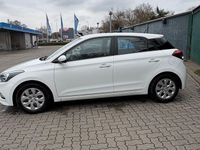 Gebraucht Hyundai i20 75 PS (55 kW) 2017 Weiß Limousine