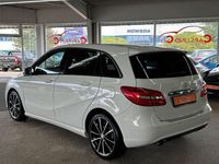 Gebraucht Mercedes B200 156 PS (114 kW) 2012 Weiß Van / Kleinbus
