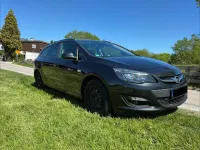 Używany Opel Astra Active 131 KM (96 kW) 2013 Czarny Sedan/Limuzyna