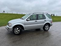 Gebraucht Mercedes ML270 163 PS (119 kW) 2004 Silber SUV
