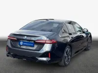 Neu BMW 530e Performance 190 PS (139 kW) 2026 Sophistograu brillanteffekt me Limousine