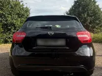 Gebraucht Mercedes A180 122 PS (89 kW) 2014 Schwarz Kleinwagen