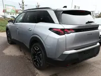 Neu Peugeot 5008 GT 145 PS (106 kW) 2025 Silber Van / Kleinbus