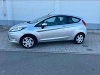 Gebraucht Ford Fiesta Ambiente 60 PS (44 kW) 2009 Silber Kleinwagen