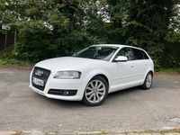 Gebraucht Audi A3 Ambiente 105 PS (77 kW) 2010 Weiß Kleinwagen