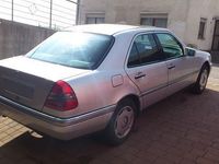 Gebraucht Mercedes 220 95 PS (69 kW) 1996 Silber Limousine