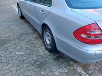 Gebraucht Mercedes E200 163 PS (119 kW) 2004 Silber Limousine