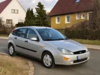 Używany Ford Focus Ghia 101 KM (74 kW) 2001 Srebrny Sedan/Limuzyna