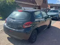 Gebraucht Peugeot 208 Active 82 PS (60 kW) 2017 Schwarz Kleinwagen