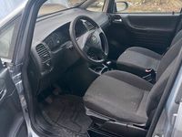 gebraucht Opel Zafira 2.0d mit 2 Jahre TÜV frisch.