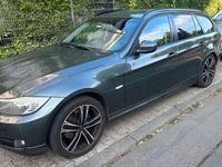 Gebraucht BMW 320 184 PS (135 kW) 2010 Schwarz Kombi
