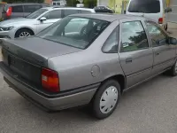 Usata Opel Vectra 90 CV (66 kW) 1992 Grigio Berlina