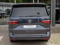 Gebraucht VW Multivan Style 150 PS (110 kW) 2023 Starlight blue metallic (metallic) Van / Kleinbus