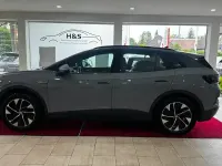 Gebraucht VW ID.4 Pro Performance 150 kW (204 PS) 2023 Mondsteingrau SUV