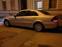 Gebraucht Mercedes E220 150 PS (110 kW) 2002 Silber Limousine