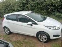 Gebraucht Ford Fiesta 75 PS (55 kW) 2013 Weiß Kleinwagen