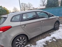 Gebraucht Kia Carens 135 PS (99 kW) 2013 Grau Van / Kleinbus