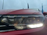 Gebraucht VW Passat 122 PS (89 kW) 2023 Rot Kombi