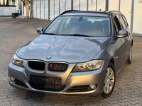 Gebraucht BMW 320 184 PS (135 kW) 2010 Grau Kombi