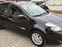Gebraucht Renault Clio GrandTour Dynamique 101 PS (74 kW) 2011 Perlmuttschwarz Kombi