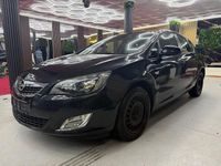 Gebraucht Opel Astra Design Edition 131 PS (96 kW) 2012 Schwarz Limousine