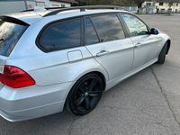 Gebraucht BMW 320 150 PS (110 kW) 2007 Grau Kombi