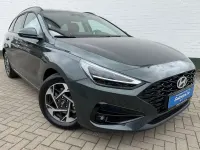 Neu Hyundai i30 150 PS (110 kW) 2026 Cypress green Kombi
