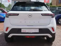 Gebraucht Opel Mokka Basis 101 PS (74 kW) 2022 Jade weiss/arktis weiss SUV