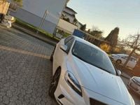 Gebraucht Volvo V40 R-Design 152 PS (111 kW) 2017 Weiß Limousine