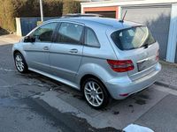 Gebraucht Mercedes B180 109 PS (80 kW) 2011 Silber Van / Kleinbus
