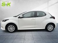 Gebraucht Toyota Yaris Basis 72 PS (52 kW) 2023 Schneeweiß Kleinwagen