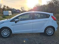 Gebraucht Ford Fiesta Trend 80 PS (58 kW) 2017 Weiß Kleinwagen