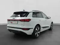 Gebraucht Audi Q6 e-tron Comfort 284 kW (387 PS) 2024 Gletscherweiß metallic SUV