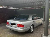 Gebraucht Mercedes E200 Avantgarde 136 PS (100 kW) 1998 Silber Limousine