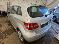 Gebraucht Mercedes B200 140 PS (102 kW) 2009 Silber Van / Kleinbus