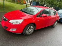Usado Opel Astra 120 HP (88 kW) 2011 Vermelho Sedan