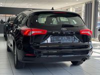 Gebraucht Ford Focus Titanium 120 PS (88 kW) 2020 Schwarz Kombi