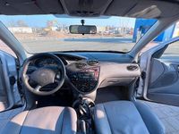 Gebraucht Ford Focus Ghia 90 PS (66 kW) 2000 Silber Kombi