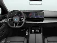 Gebraucht BMW 550e 489 PS (359 kW) 2025 Grau Limousine
