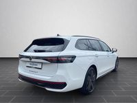 Second-hand VW Passat R-line 150 CP (110 kW) 2025 Alb Break