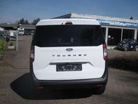 Gebraucht Ford Tourneo Titanium 125 PS (91 kW) 2024 Frostweiß Kombi