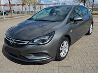 Gebraucht Opel Astra Edition 105 PS (77 kW) 2017 Grau Limousine