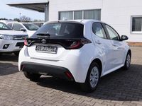 Gebraucht Toyota Yaris Basis 72 PS (52 kW) 2022 Weiß Limousine