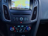 Gebraucht Ford Focus Titanium 125 PS (91 kW) 2015 Rot Kombi